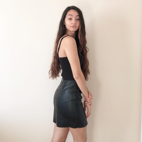 ✨H&M pleather skirt✨ - Picture 3 of 4